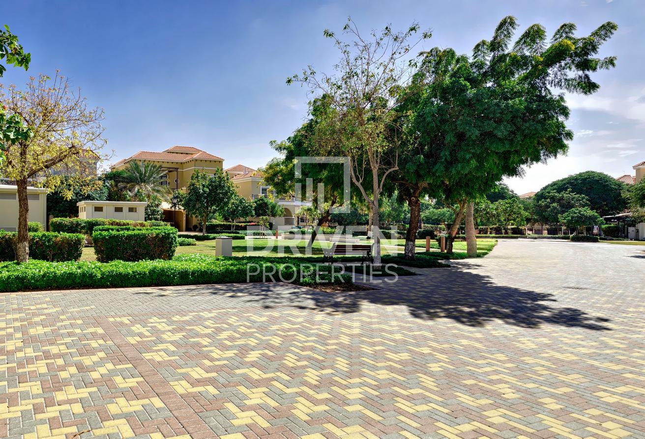 Ready to Move in | Spacious Layout | Elegant Villa photo 2