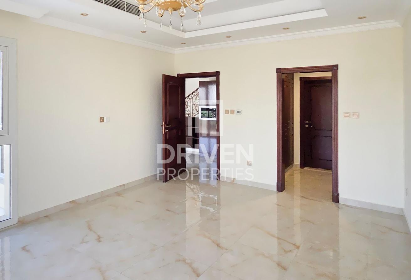 Ready to Move in | Spacious Layout | Elegant Villa photo 7