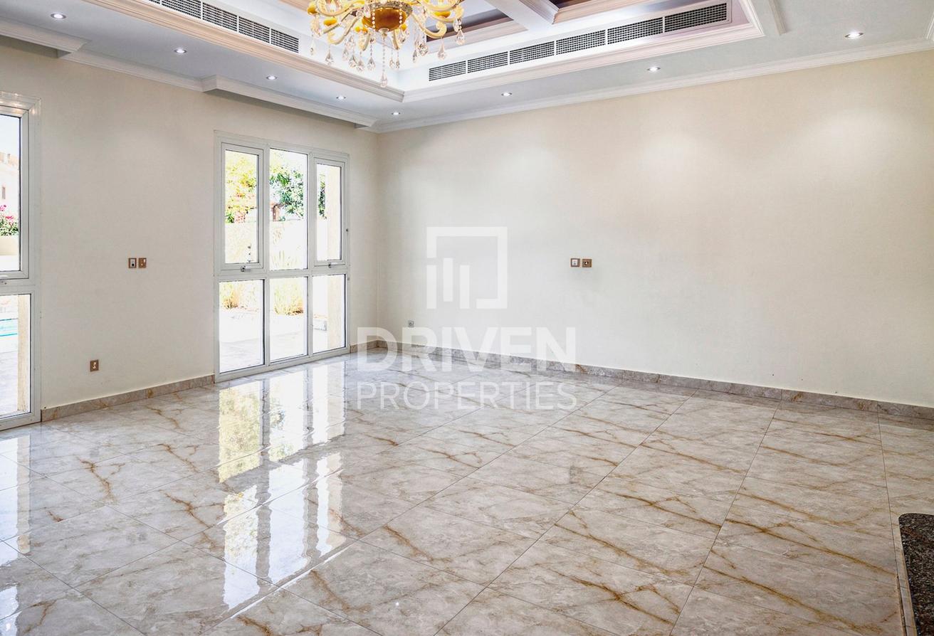 Ready to Move in | Spacious Layout | Elegant Villa photo 4