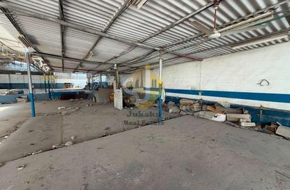 Warehouse - Studio - 2 Bathrooms for rent in Umm Ramool 109 - Umm Ramool - Dubai