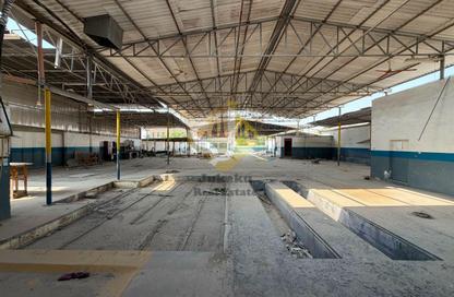 Warehouse - Studio - 2 Bathrooms for rent in Umm Ramool 109 - Umm Ramool - Dubai