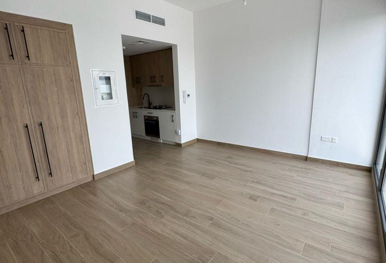 Ready To move- in | Pool view | Prime Location photo 6