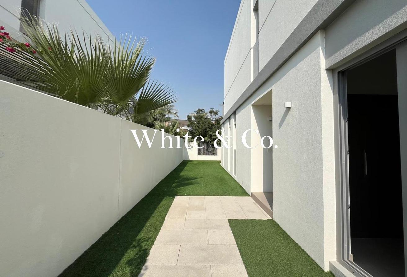 Vacant Now | Large Plot | Pool backing photo 10