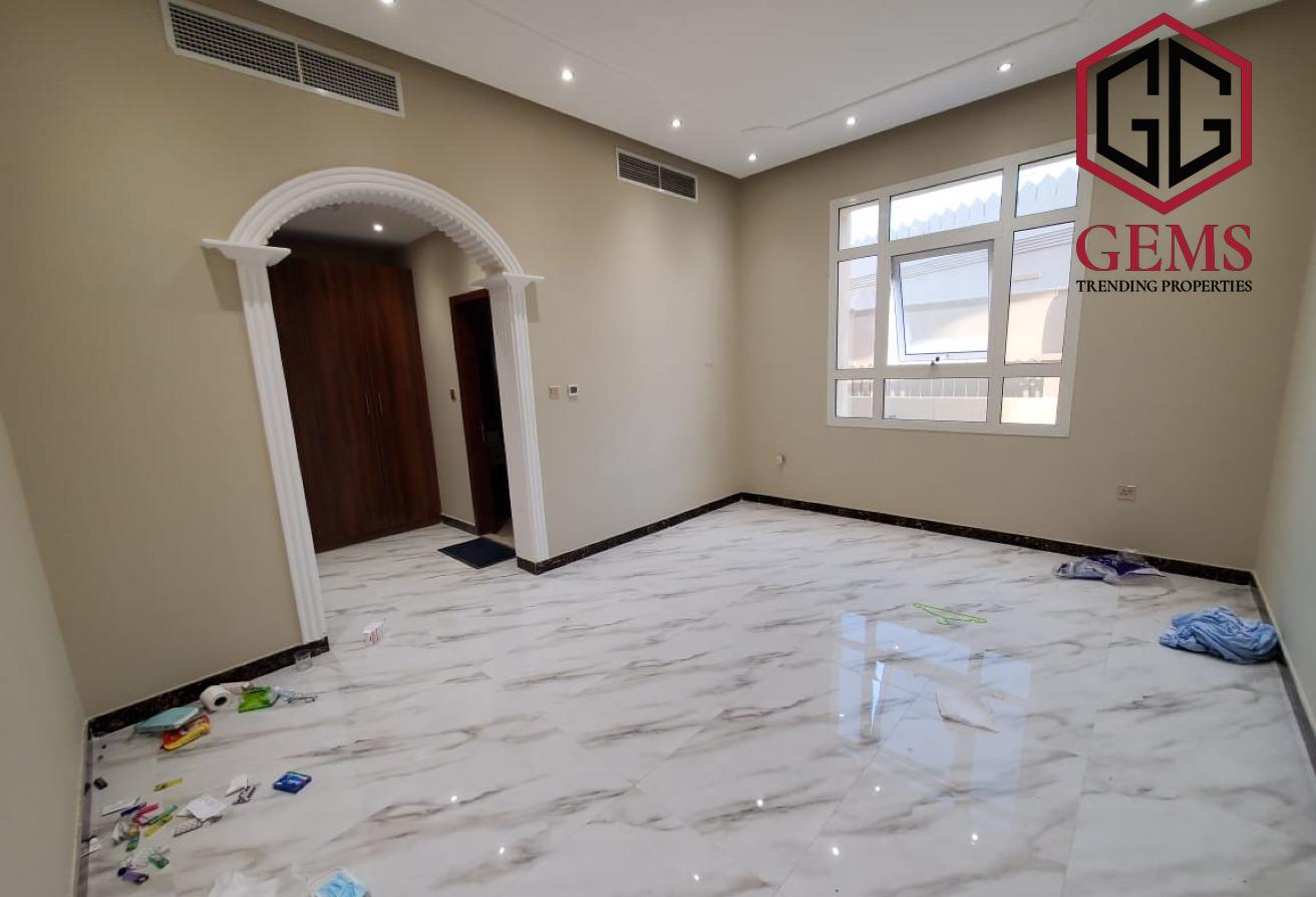 ELEGANT GROUND FLOOR ONLY | WELL-KEPT | SPACIOUS photo 5