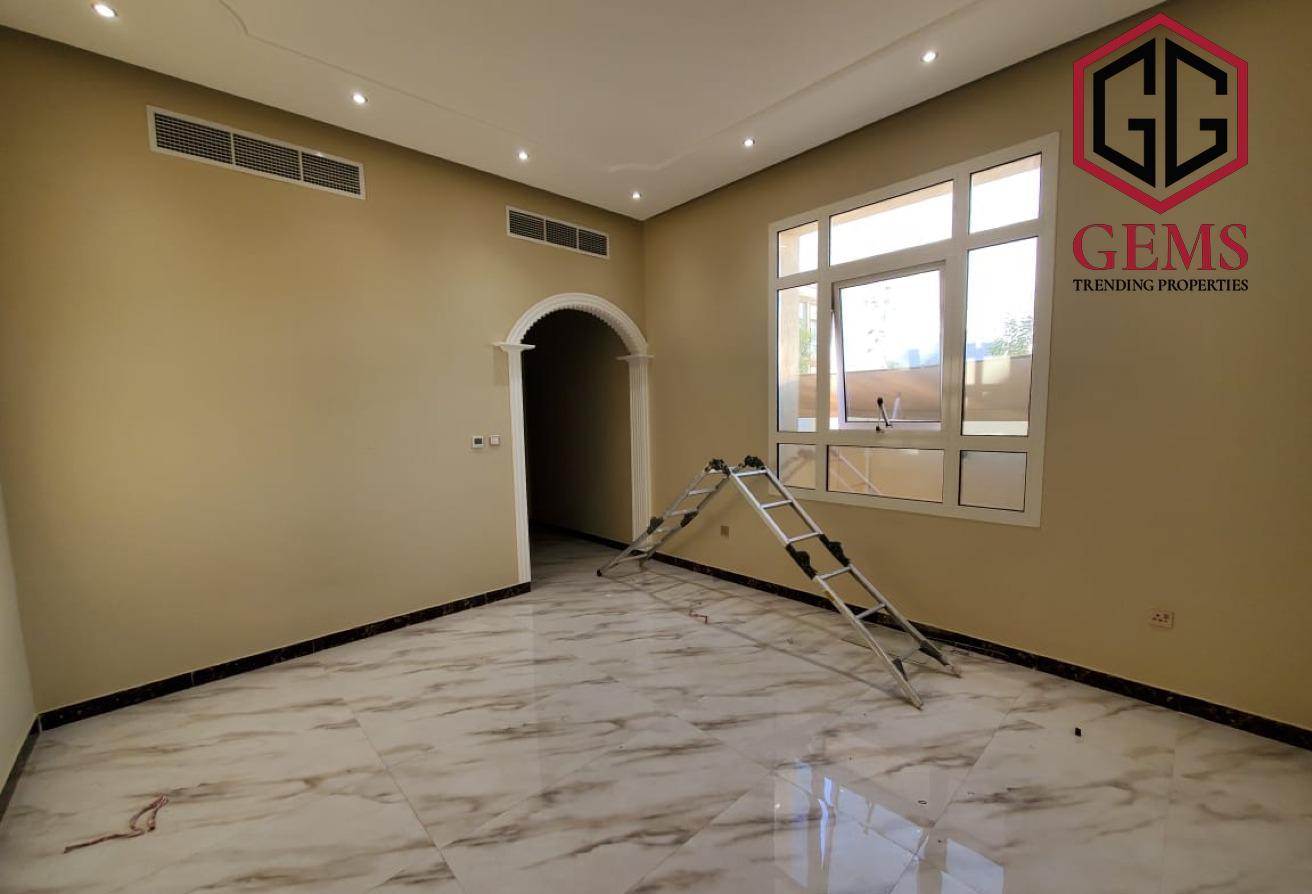 ELEGANT GROUND FLOOR ONLY | WELL-KEPT | SPACIOUS photo 4