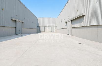 Warehouse - Studio - 3 for rent in Dubai Industrial City - Dubai