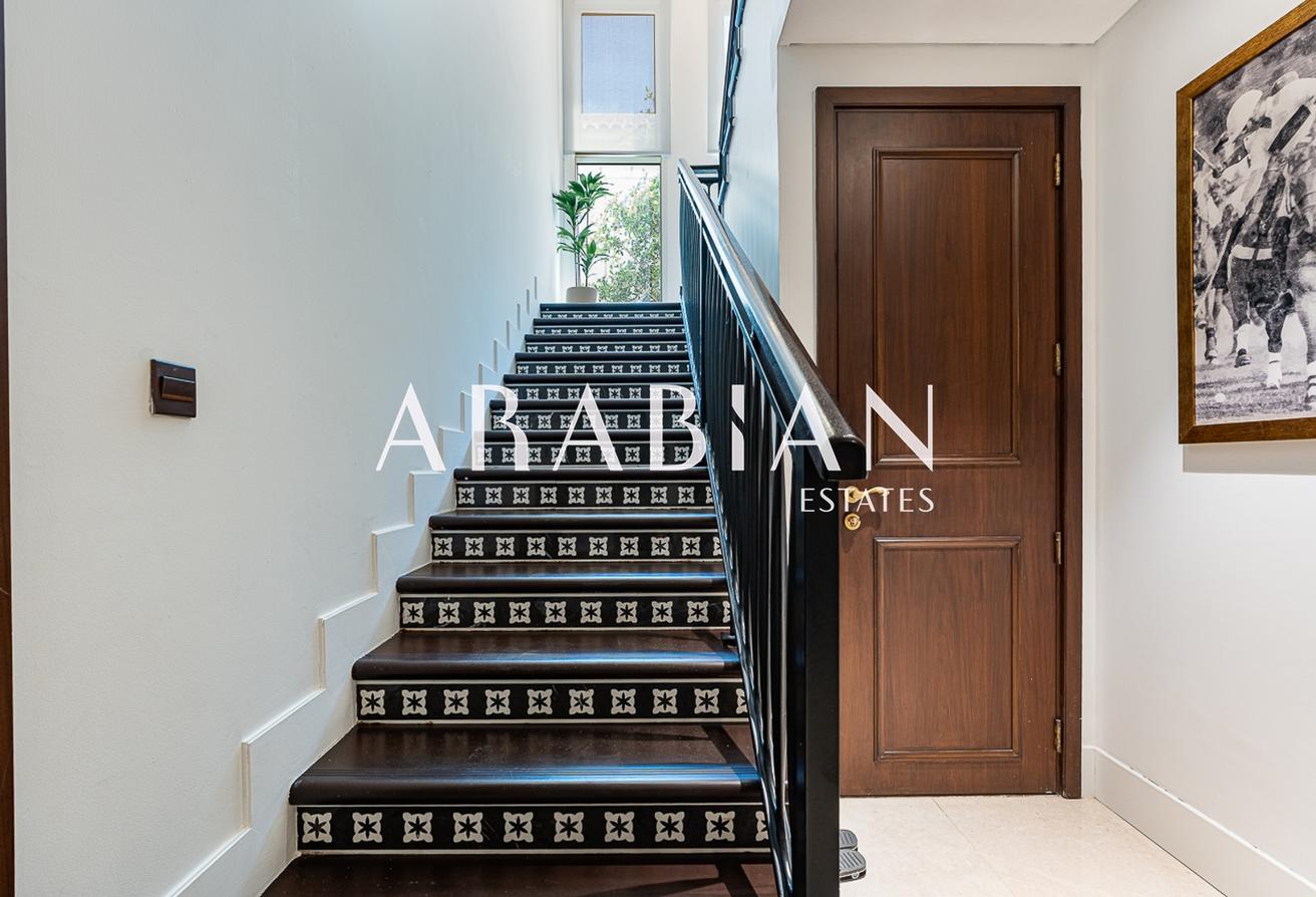 Renovated | Luxury Villa | Vacant photo 11