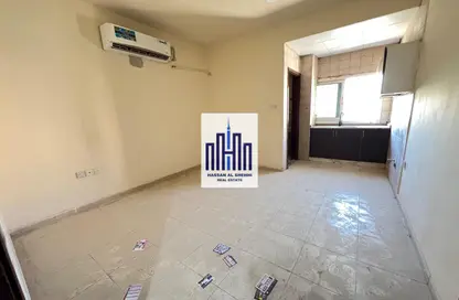 شقة - 1 حمام للايجار في مبنى مويلح - مويلح - الشارقة