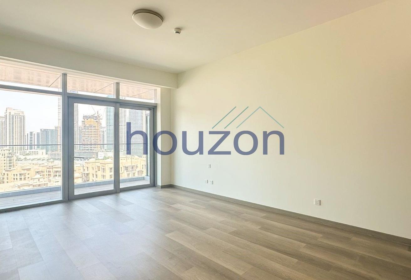 Luxury 3BR+M/R | Burj Khalifa View | Balcony photo 4