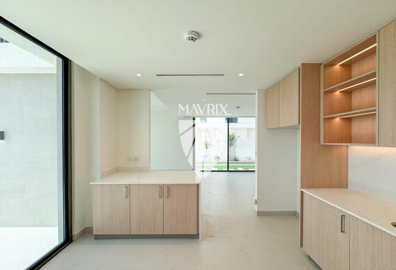 Golf Course View | Spacious Layout | Vacant photo 13
