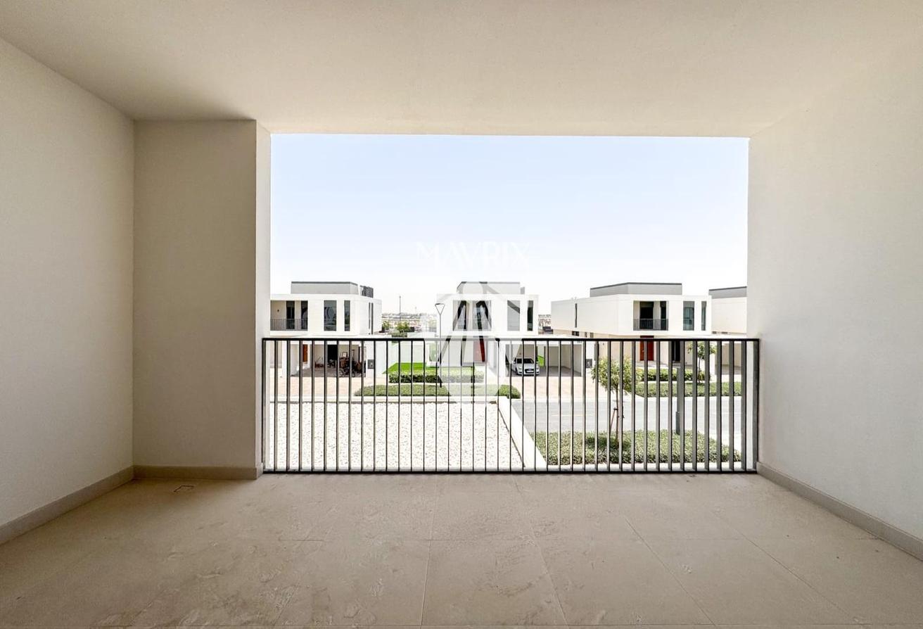 Golf Course View | Spacious Layout | Vacant photo 9