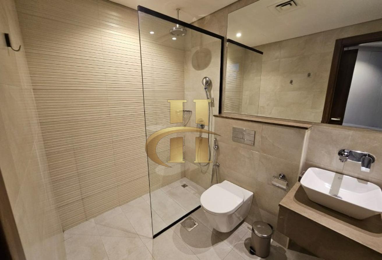 Massive 1 BHK | Fully furnished | Luxurious photo 6