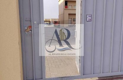 Warehouse - Studio - 4 Bathrooms for rent in Umm Al Thuoob - Umm Al Quwain