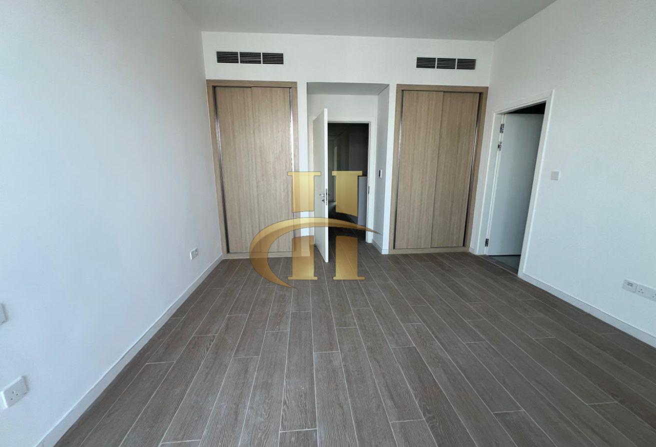 Brand New | Ready to Move | Prime Location photo 3