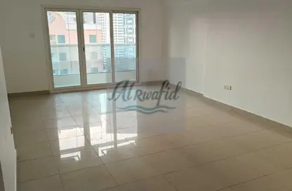 شقة - 2 غرف نوم - 2 حمامات للايجار في برج الممزر - شارع التعاون - التعاون - الشارقة