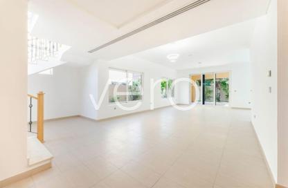 Villa - 4 Bedrooms - 5 Bathrooms for rent in District 9 - Jumeirah Park - Dubai