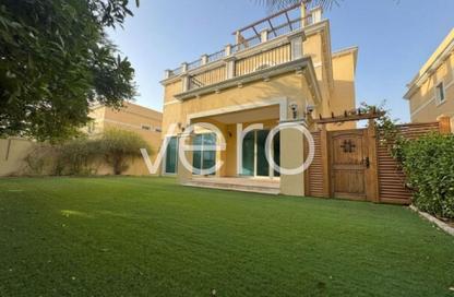 Villa - 4 Bedrooms - 5 Bathrooms for rent in District 9 - Jumeirah Park - Dubai