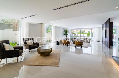 Villa - 5 Bedrooms - 6 Bathrooms for rent in Jumeirah Park - Dubai Villa - 5 Bedrooms - 6 Bathrooms for rent in Jumeirah Park - Dubai