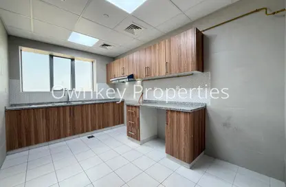 شقة - 2 غرف نوم - 3 حمامات للايجار في برج تيتانيوم - الكرامة - دبي