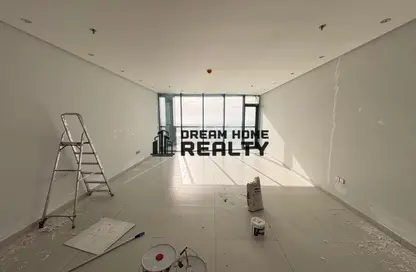 Apartment - 3 Bedrooms - 3 Bathrooms for rent in Sunset Tower - Al Mamzar - Al Mamzar - Sharjah - Sharjah