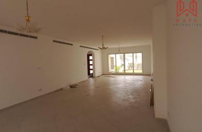 Villa - 4 Bedrooms - 4 Bathrooms for rent in Jumeirah 1 Villas - Jumeirah 1 - Jumeirah - Dubai