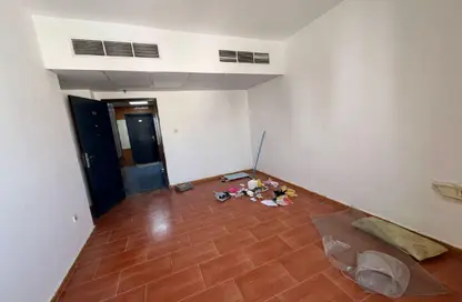 شقة - 2 غرف نوم - 1 حمام للايجار في النباعة - الشارقة