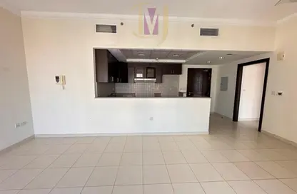 شقة - غرفة نوم - 2 حمامات للايجار في برج تشرشل السكني - أبراج تشرشل - الخليج التجاري - دبي