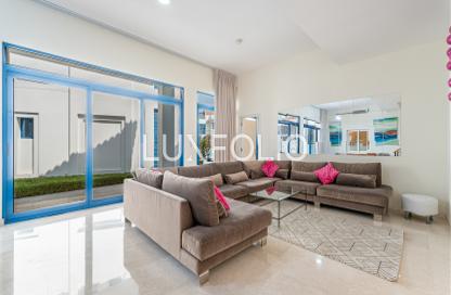 Villa - 4 Bedrooms - 5 Bathrooms for rent in Palma Residences - Palm Jumeirah - Dubai