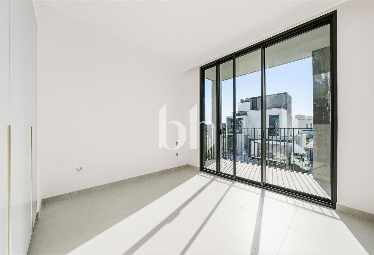 Corner Plot | Park Backing | Premium Finishes photo 9