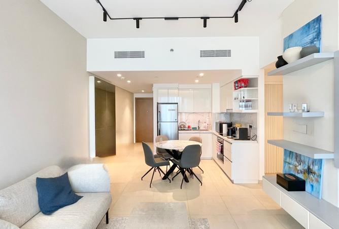 All Bills included I High Floor I Fully furnished photo 3