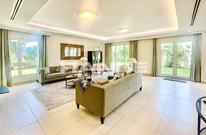 Villa - 4 - 5 for rent in Villa Lantana 1 - Villa Lantana - Dubai Science Park - Dubai