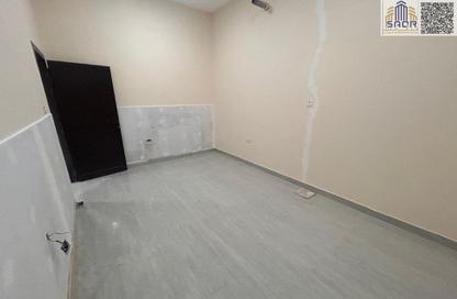Apartment - 5 Bedrooms - 4 Bathrooms for rent in Fujairah Beach - Downtown Fujairah - Fujairah