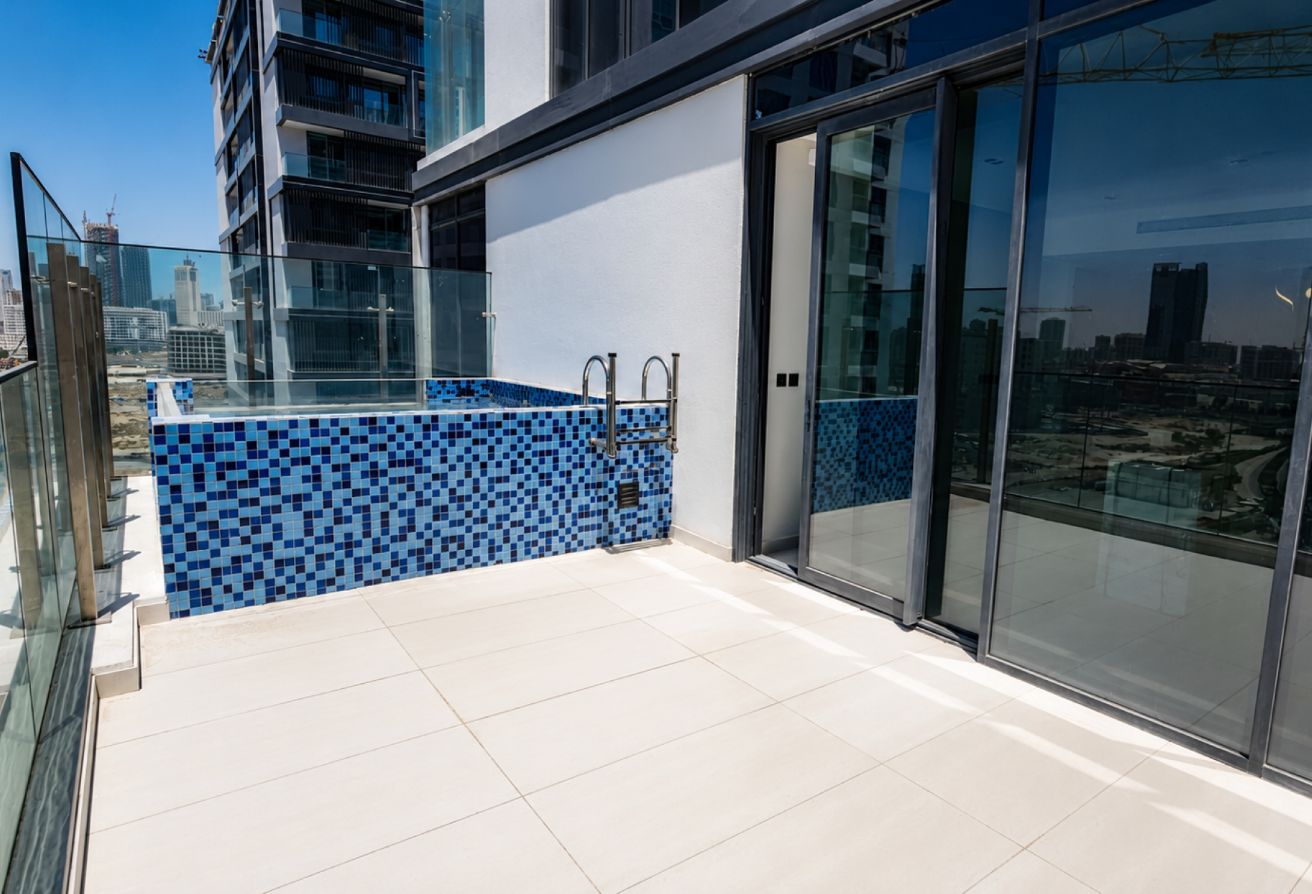 Lavish Apartment | Modern Design | Large Balcony