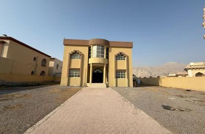 Villa - 6 Bedrooms - 5 Bathrooms for rent in Julfar - Ras Al Khaimah