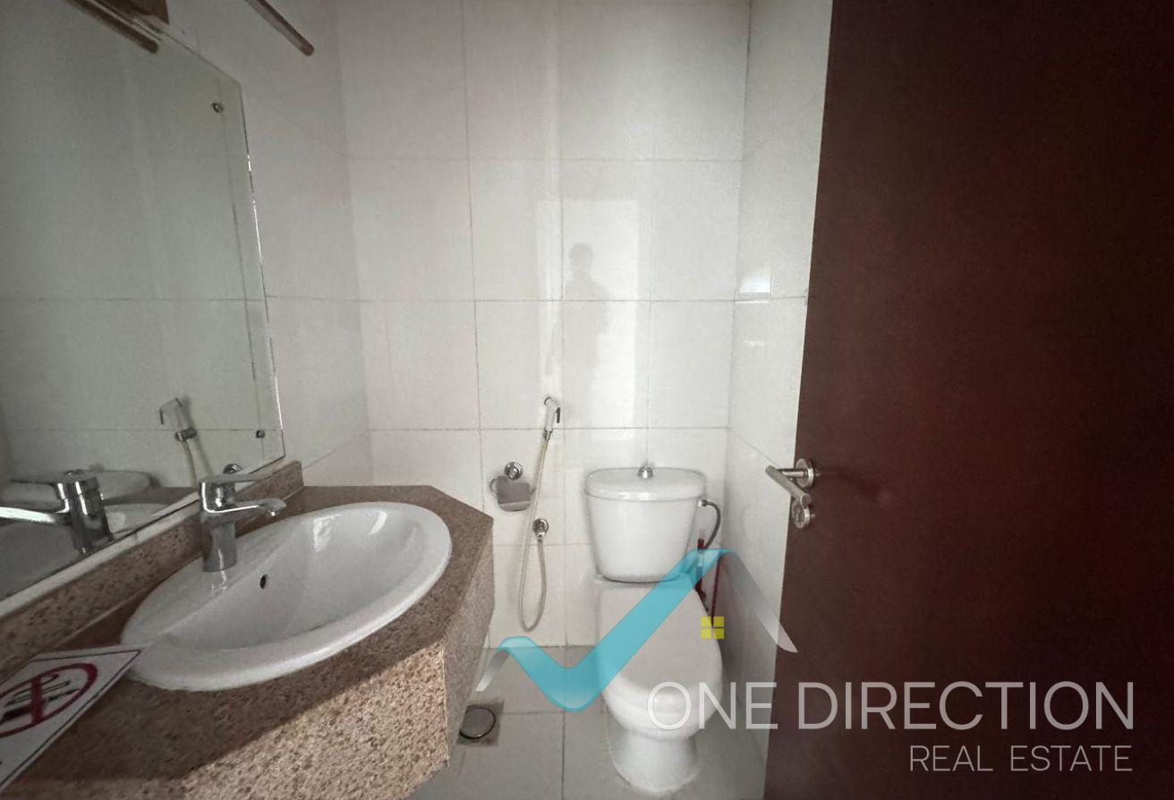 Spacious Layout | High Floor | Unfurnished photo 9