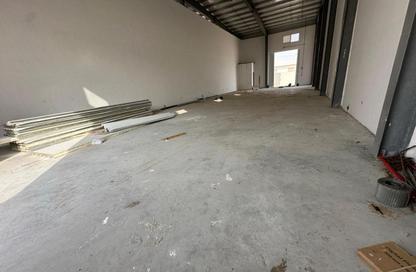 Warehouse - Studio - 1 Bathroom for rent in Umm Al Thuoob - Umm Al Quwain
