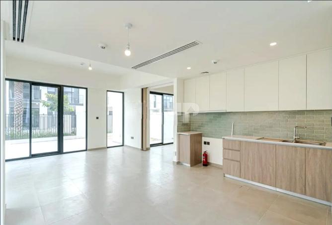 Spacious 4BR | Prime Location | Available Dec 2026 photo 2