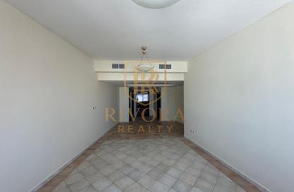 Apartment - 3 Bedrooms - 3 Bathrooms for rent in Al Muraqqabat - Deira - Dubai
