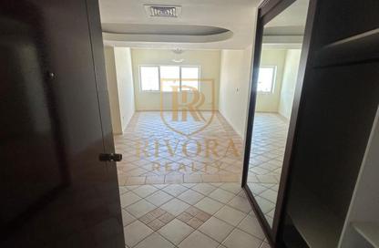 Apartment - 3 Bedrooms - 3 Bathrooms for rent in Al Muraqqabat - Deira - Dubai