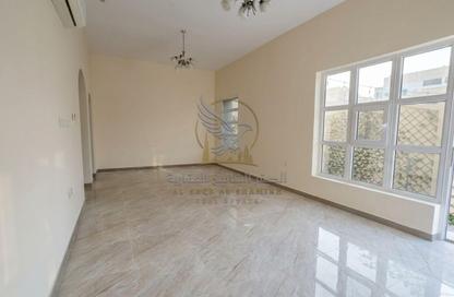Villa - 4 - 6 for rent in Al Jazzat - Al Riqqa - Sharjah