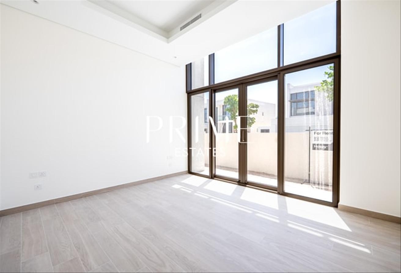 Spacious 4BR Villa | Ready to Move I MBR City photo 18