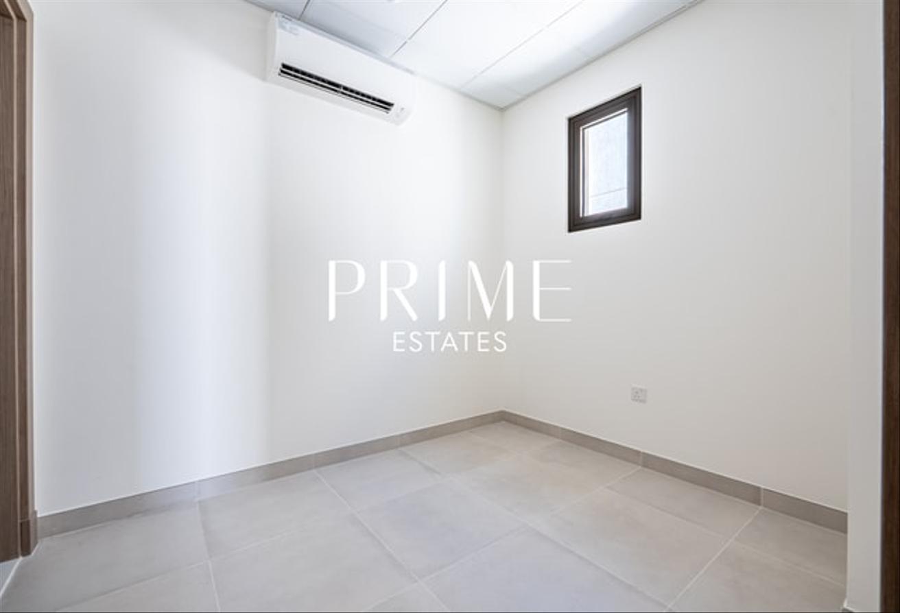 Spacious 4BR Villa | Ready to Move I MBR City photo 16