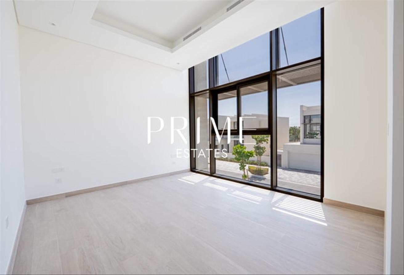 Spacious 4BR Villa | Ready to Move I MBR City photo 19