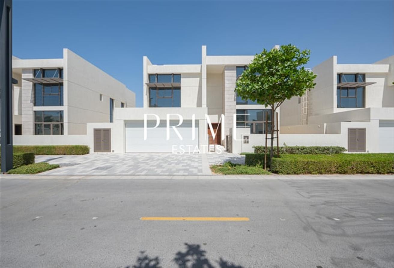 Spacious 4BR Villa | Ready to Move I MBR City photo 3