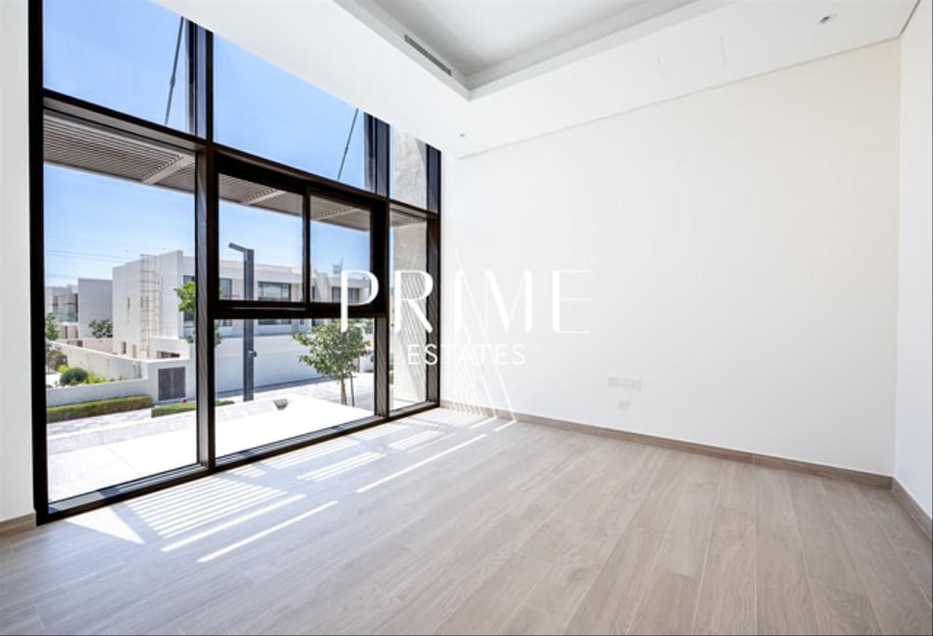 Spacious 4BR Villa | Ready to Move I MBR City photo 21