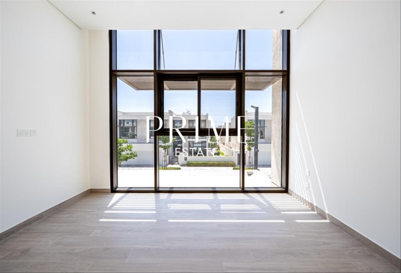 Spacious 4BR Villa | Ready to Move I MBR City photo 22