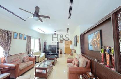 Villa - 4 - 6 for rent in District 6 - Jumeirah Park - Dubai