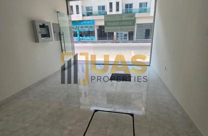 Shop - Studio - 1 for rent in Karama 1 Building - Al Karama - Bur Dubai - Dubai