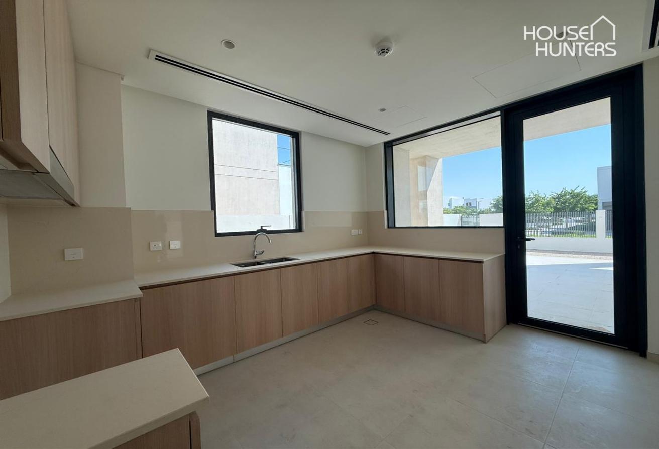 Prime location | Brand New | Bright layout photo 3