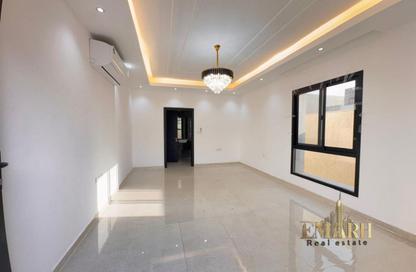 Villa - 4 Bedrooms - 6 Bathrooms for rent in Al Helio 2 - Al Helio - Ajman